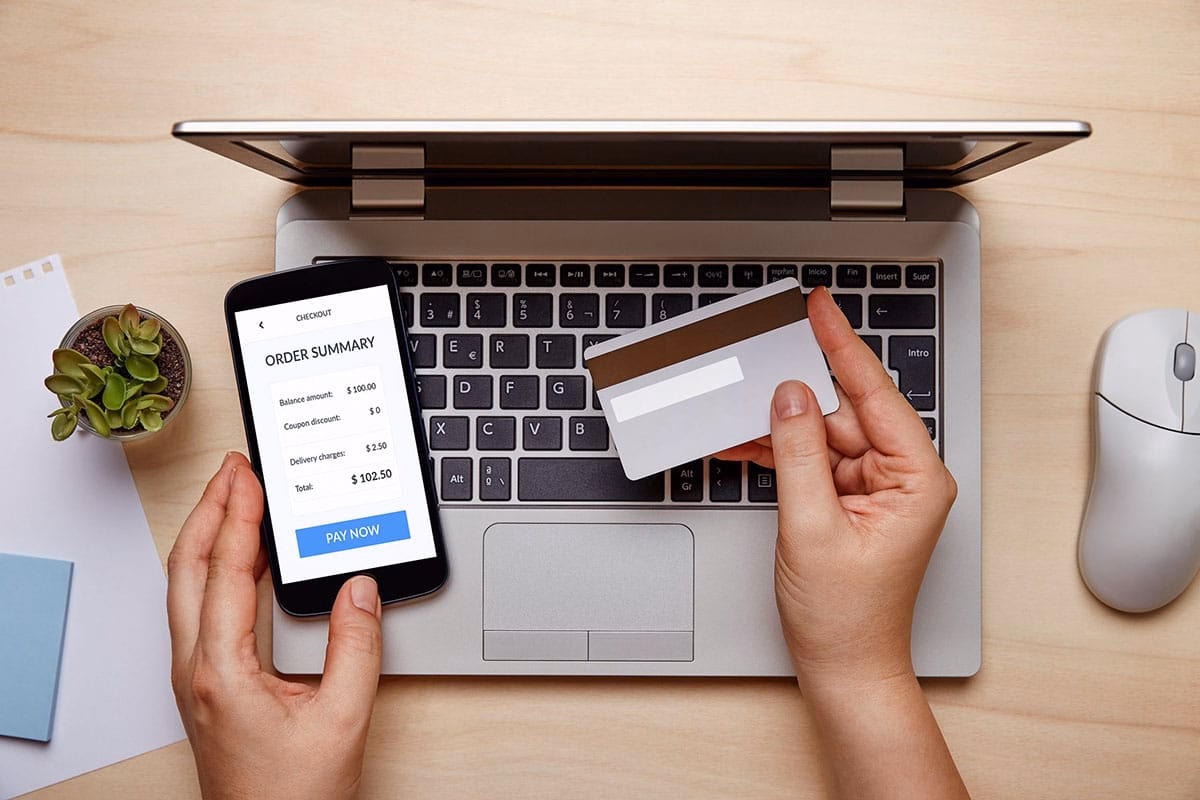 Przyjęcie Płatności Online – Prawne Aspekty i Zabezpieczenia E-commerce